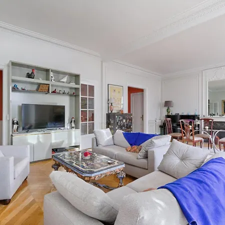 Residor - Spacious And Bright !